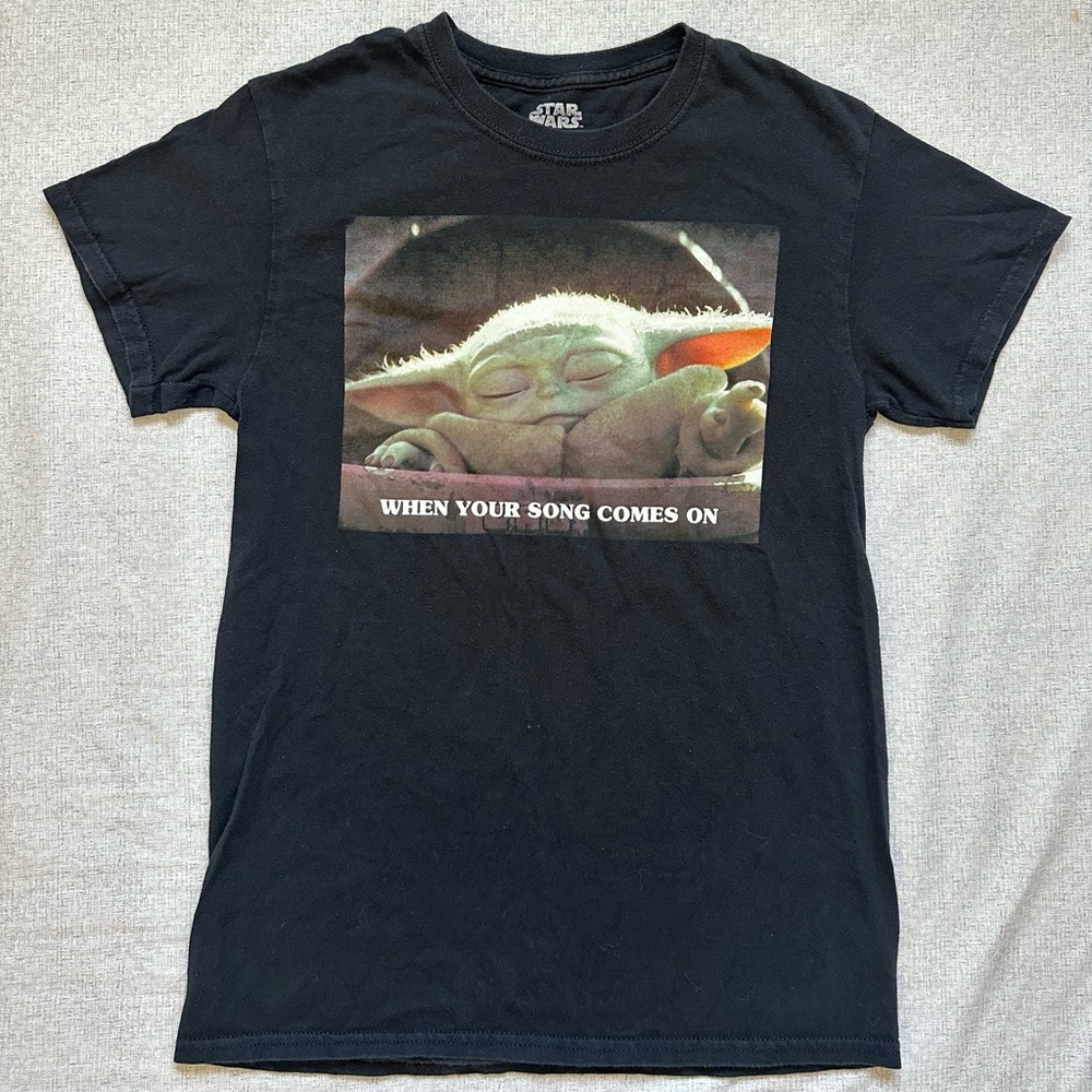 Star Wars Baby Yoda “When Your Song Comes On” Size S Graphic Tee